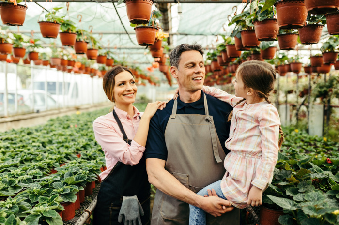 What are the benefits of family businesses?        
